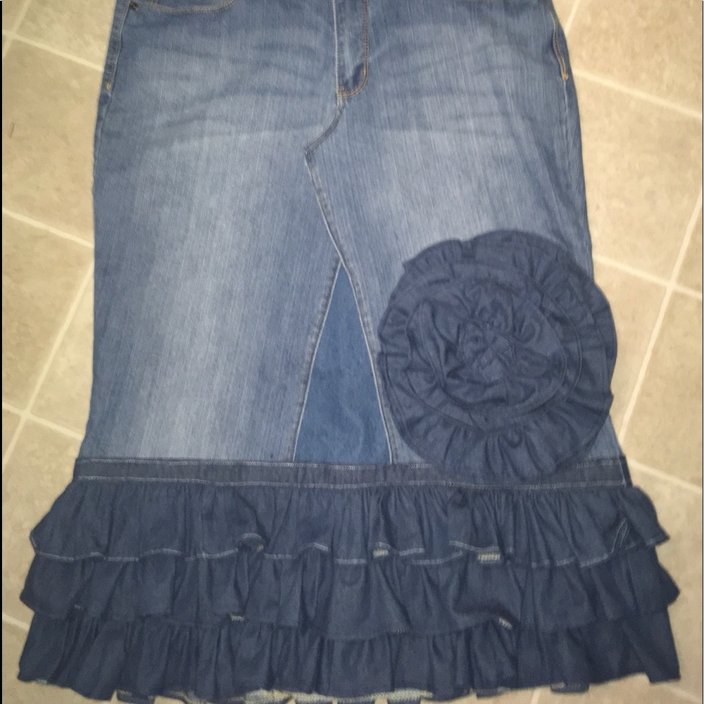 Reserved denim skirt - Picture 1 of 1